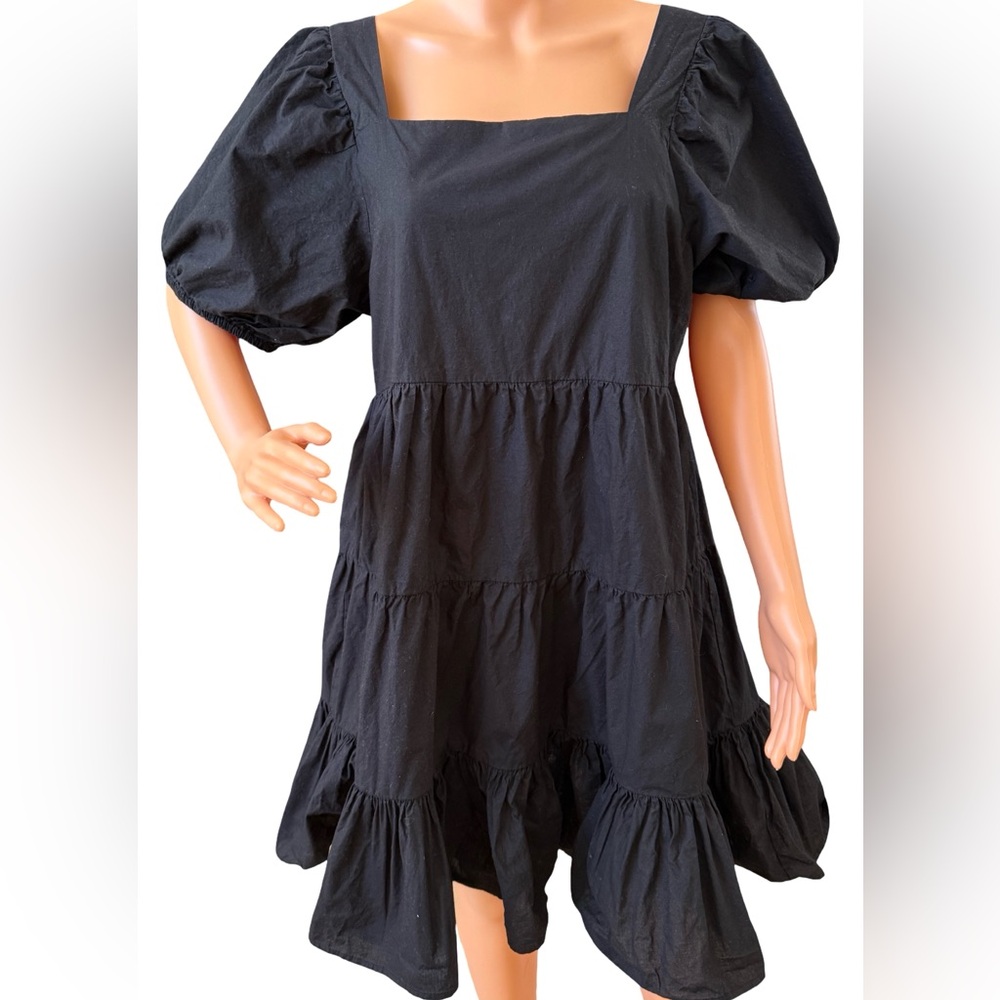Black lightweight Puff-Sleeve Tiered midi Dress.
